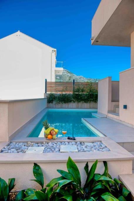 Huoneisto Private Pool Amazing Apartmant *